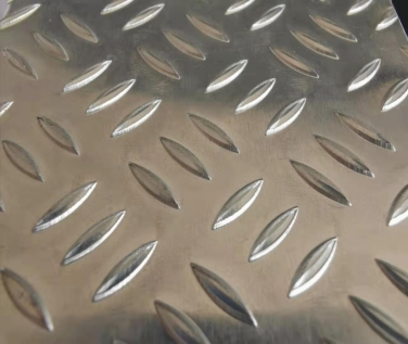 三條筋花紋鋁闆