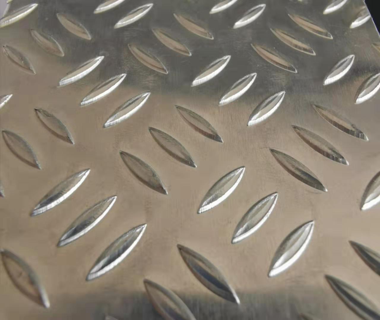 三條筋花紋鋁闆